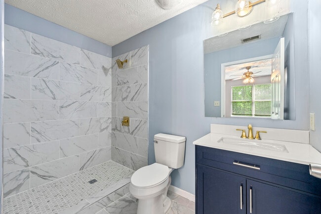 Building Photo - 3247 Fairington Dr