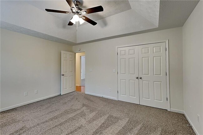 Building Photo - 60 King William Dr