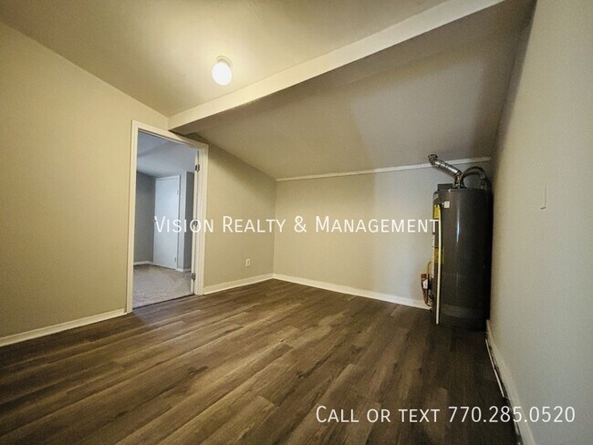 Building Photo - 302 Mandeville Ave