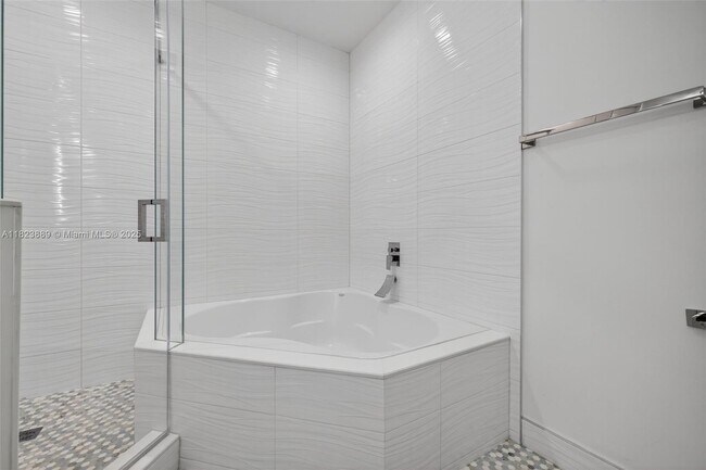 Building Photo - 459 SW 5th Ave