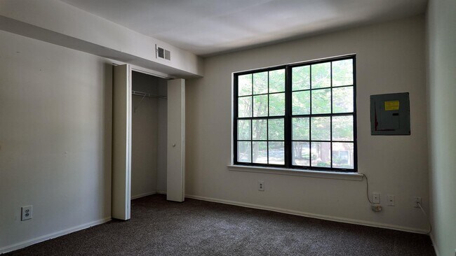 Building Photo - 4502 Yorktown Pl