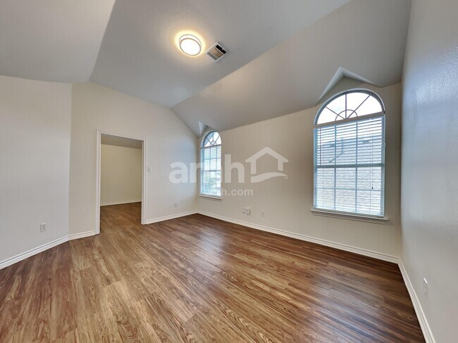 Building Photo - 222 Paradise Way