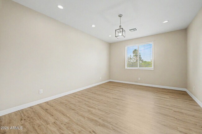 Building Photo - 2311 E Colter St