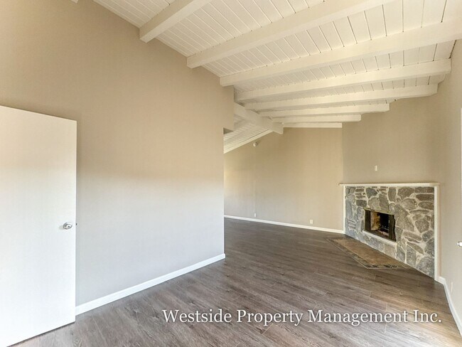 Building Photo - 8100 W 83rd St