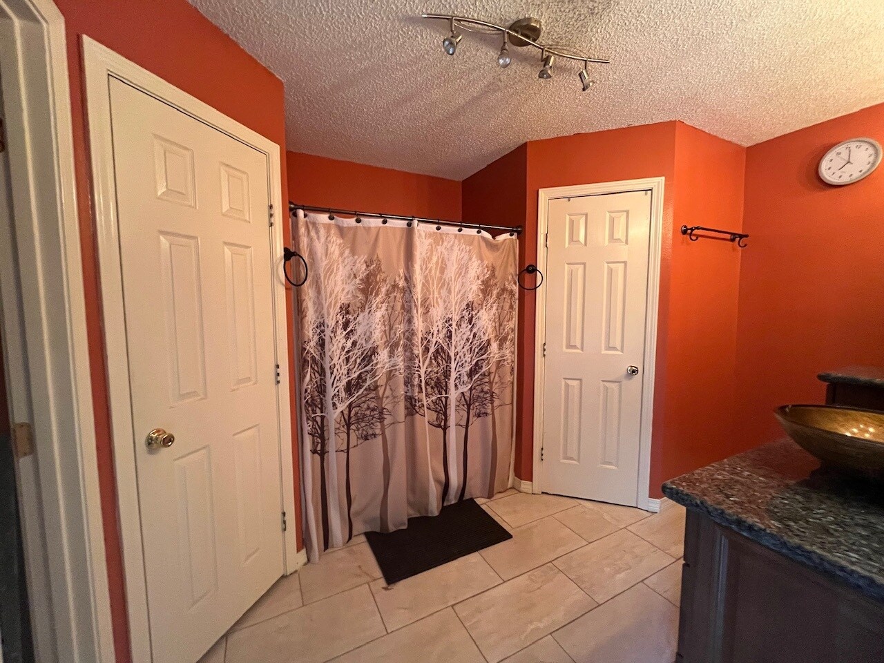 Building Photo - 15457 Woody Dr