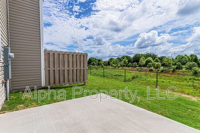 Building Photo - 127 Roseridge Dr