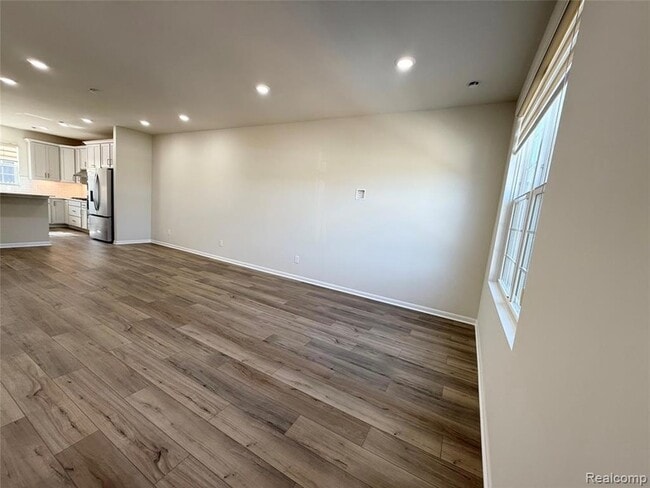 Building Photo - 359 N Sydney Ct