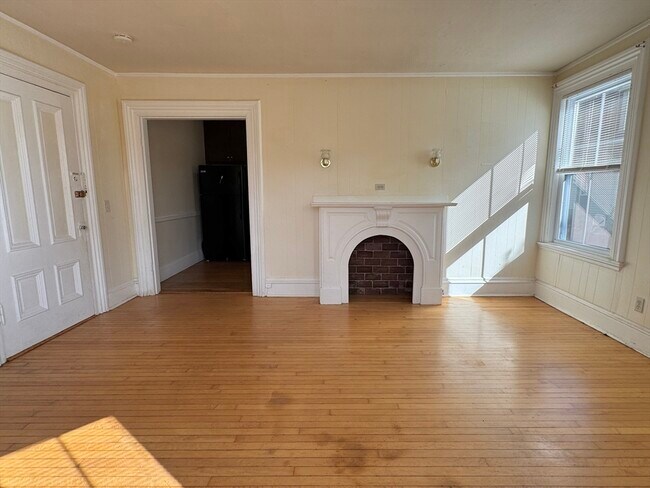 Building Photo - 30 Crescent St