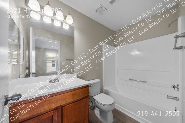 Building Photo - 2421 Hill St