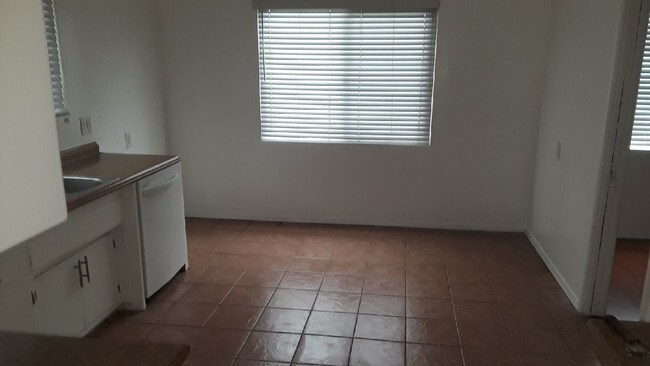 Kitchen Eating Area - 9350 S 6th Ave