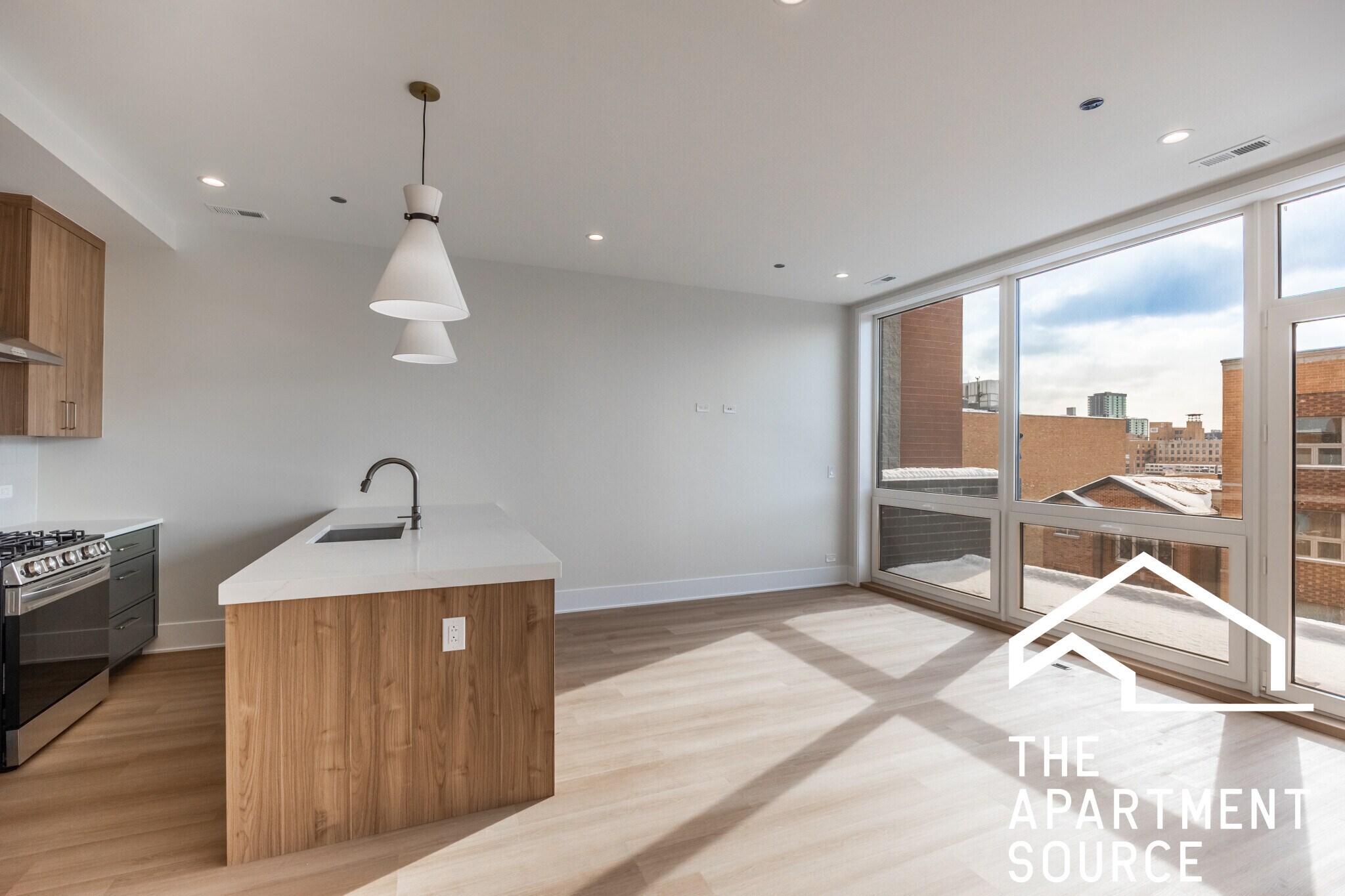 Building Photo - 1625 W Grand Ave