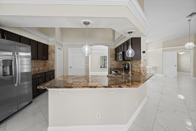 Building Photo - 5450 NW South Crisona Ct