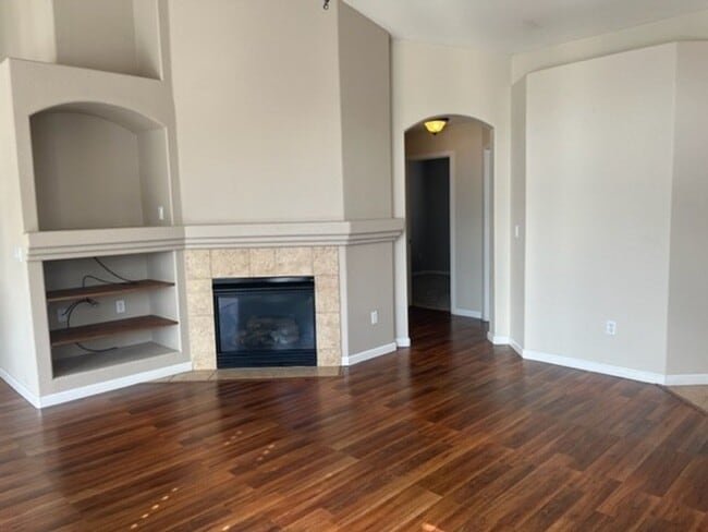 Building Photo - Corner Lot 3 Bedroom 2 Bath Double Diamond Home