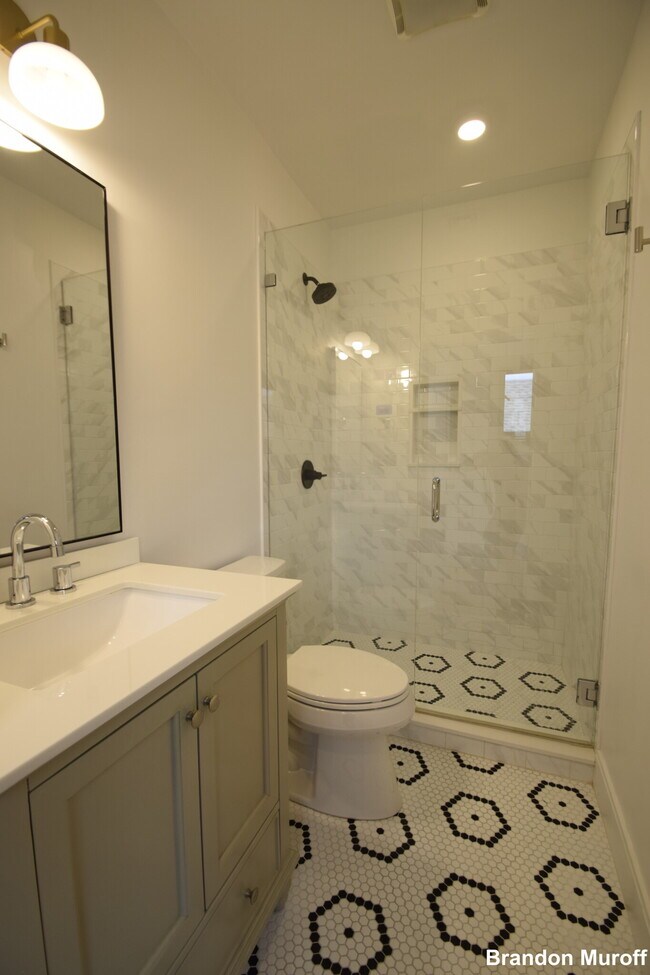 Building Photo - 15 Maywood St