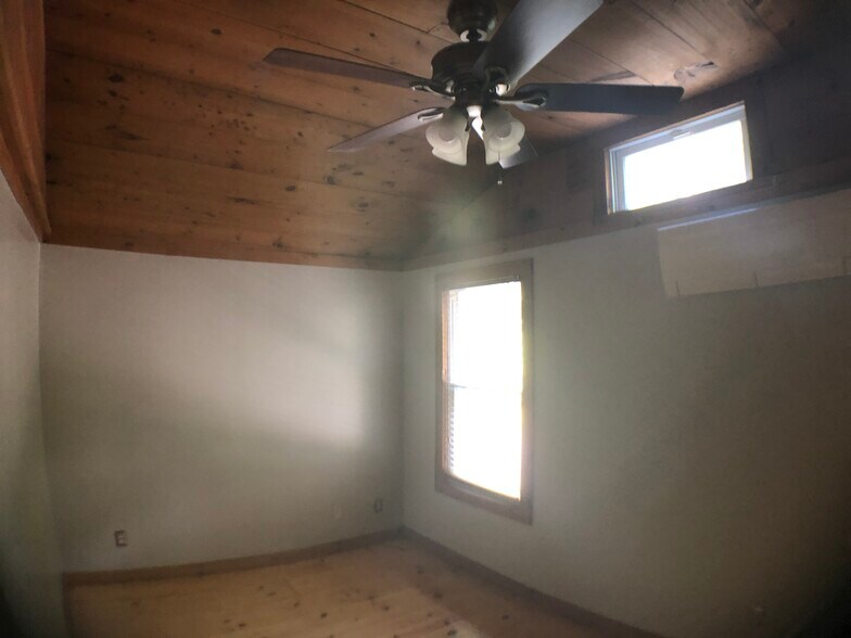 Building Photo - 372 NY-208