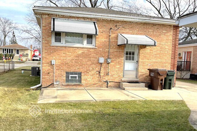 Building Photo - 17358 Oleander Ave