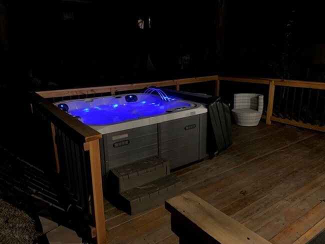 Building Photo - Lovely 3BD cabin style furnished home avail. for a Seasonal lease starting 5/15/26! Call to inqui...