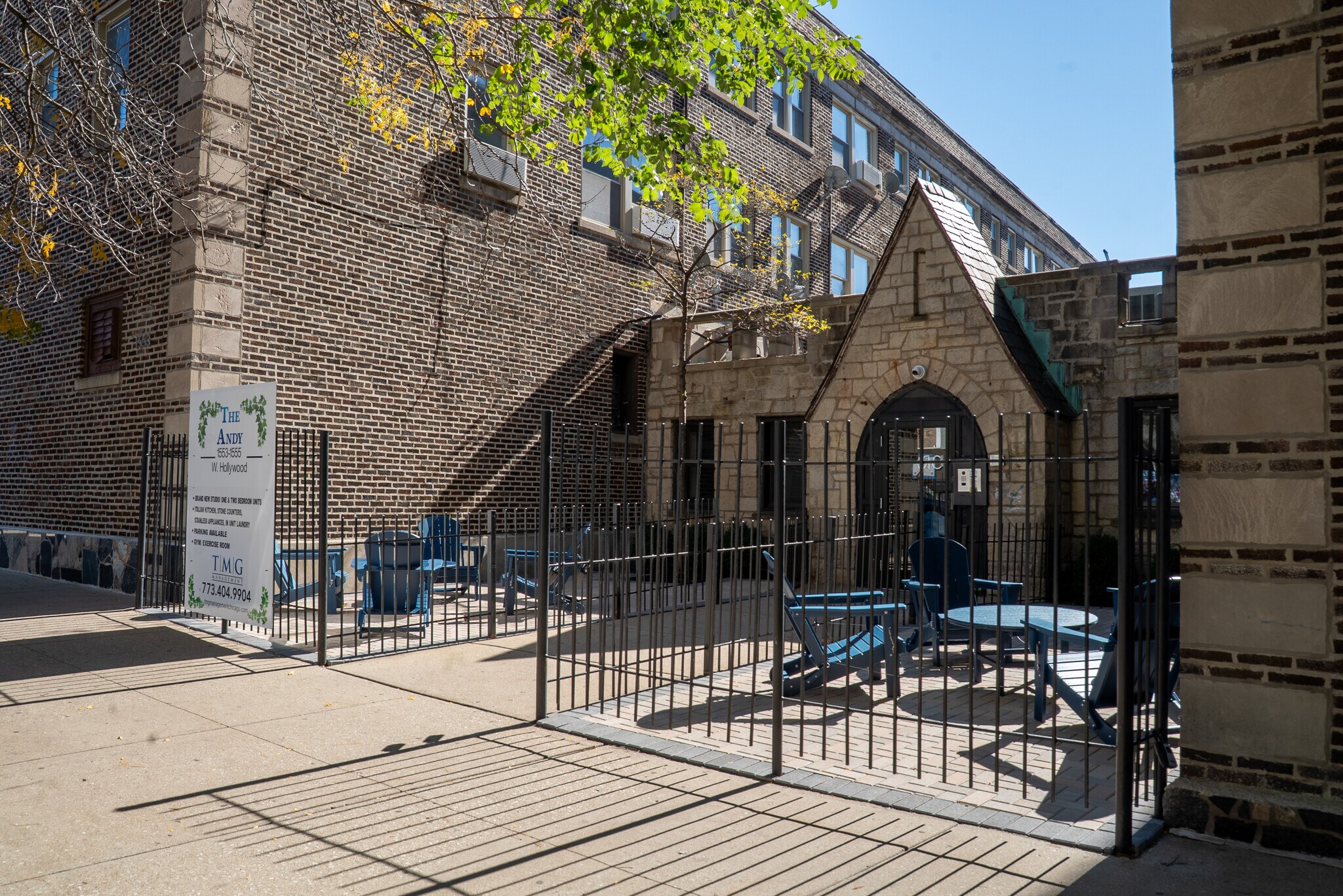 Building Photo - 1555 W Hollywood Ave