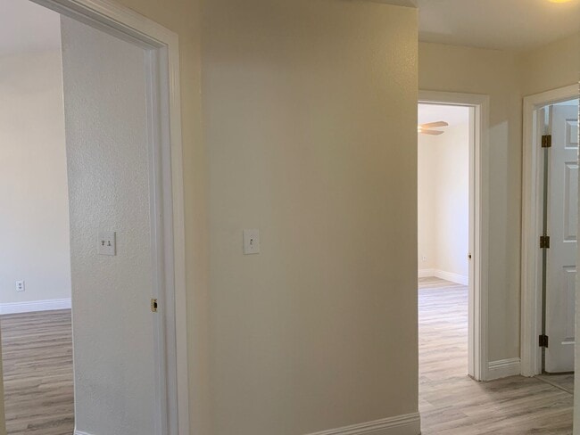Building Photo - Single Story 3 Bedroom Home for Rent