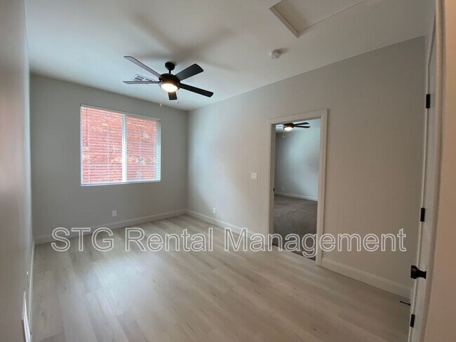 Building Photo - 840 Twin Lakes Dr