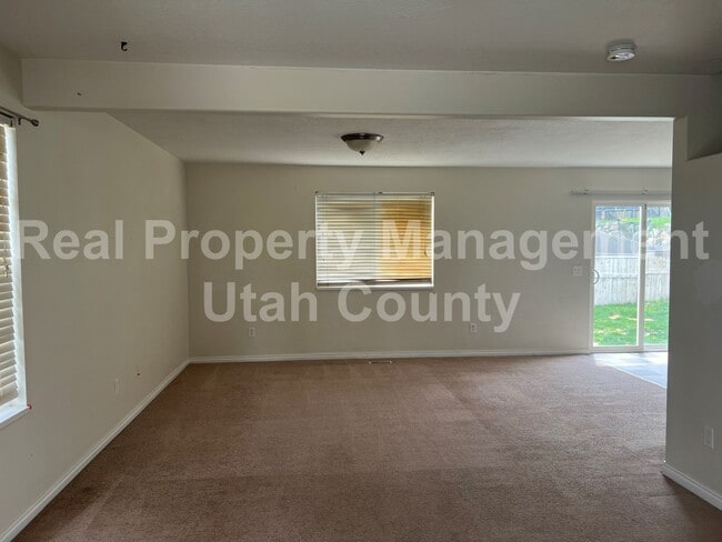 Building Photo - Pet Friendly Home with Fully fenced back yard