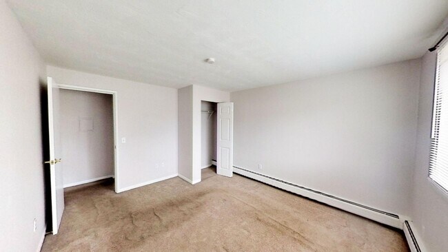 Building Photo - 8 Hickory Manor Dr