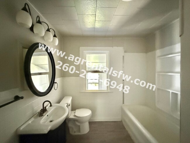 Building Photo - 4 Bedroom Home - Section 8 OK!
