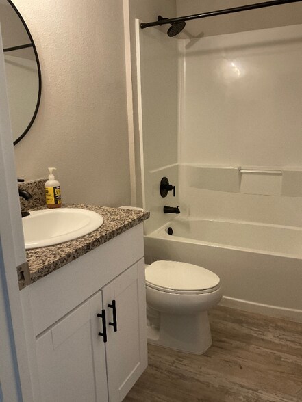 Building Photo - 12776 Tannencrest Dr