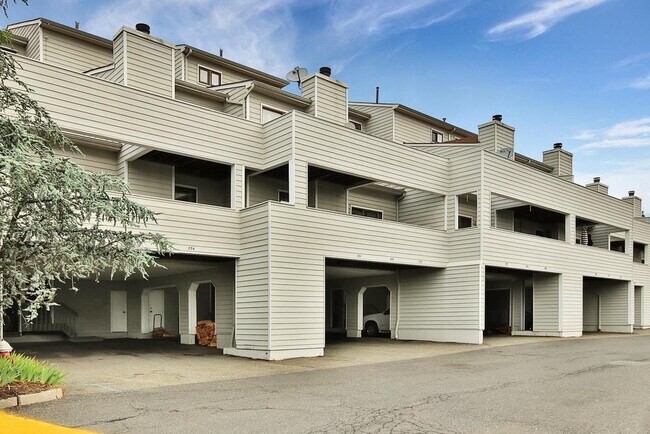 Building Photo - 816 Topsail Ln