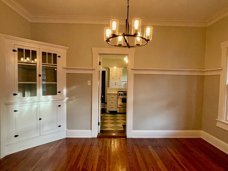 Dining Room looking into large Kitche n - 2114 W Marjory Ave