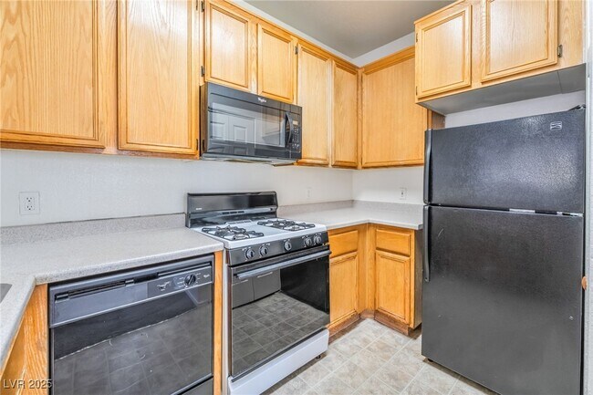 Building Photo - 4730 E Craig Rd