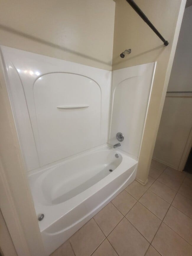 Building Photo - Welcome Home!!