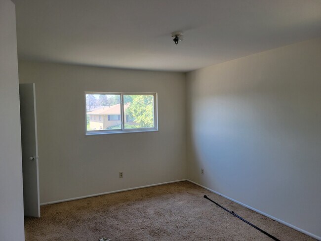 Building Photo - Aurora - 2 Bedroom, 2 Bathroom Duplex (13NE)