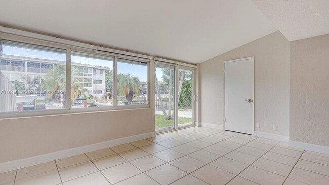 Building Photo - 1001 Citrus Is