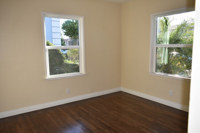 Master bedroom - 1438 S Sherbourne Dr