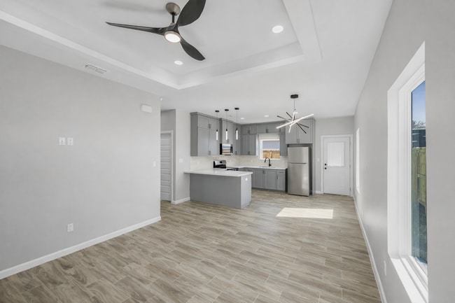 Building Photo - 2409 Indian Creek Ave