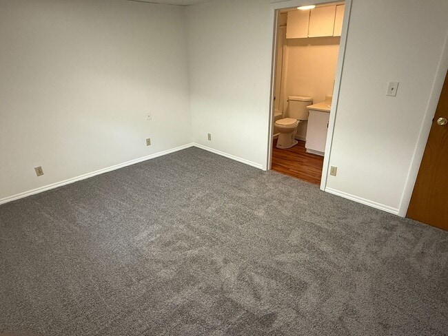 Building Photo - Townhome in Beautiful Gated community with...
