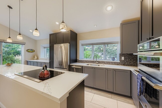 Building Photo - Private Retreat 4 BDR Near Baseline Reservoir