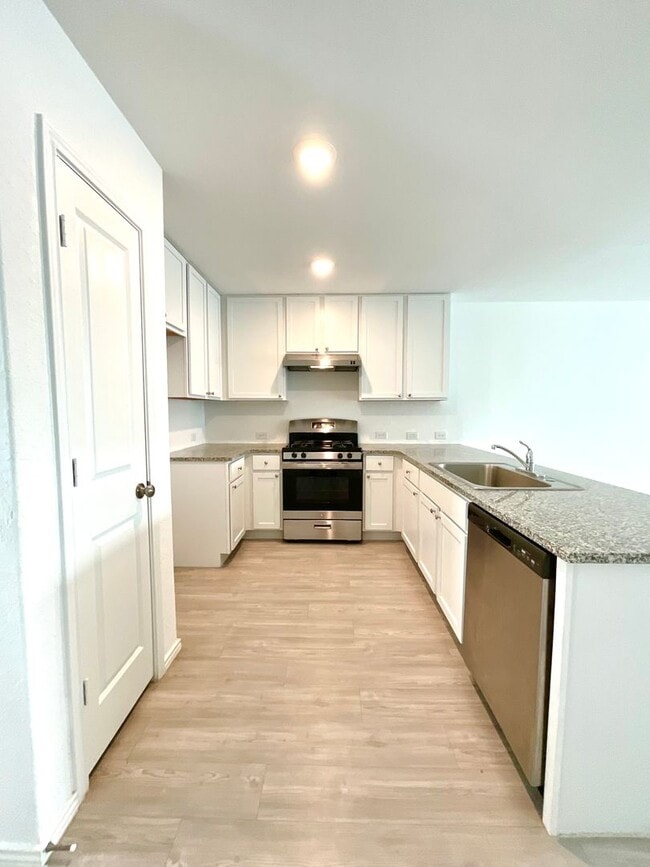 Building Photo - *MOVE IN SPECIAL* Beautiful 4BR/2BA Home with Fenced Yard & Garage!