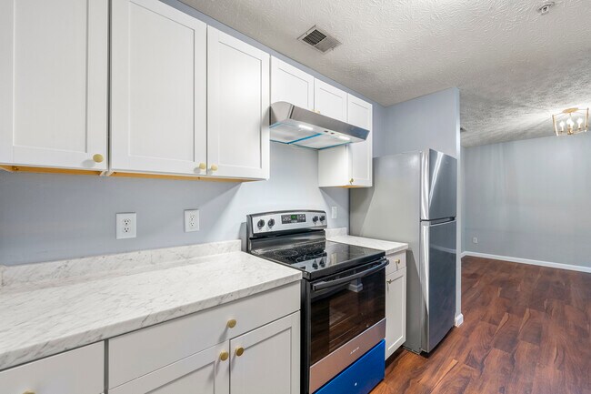 Building Photo - 3247 Fairington Dr