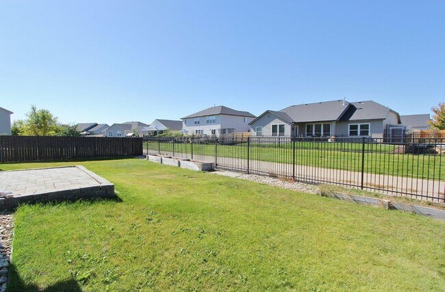 Building Photo - Immaculate Single-Level Home