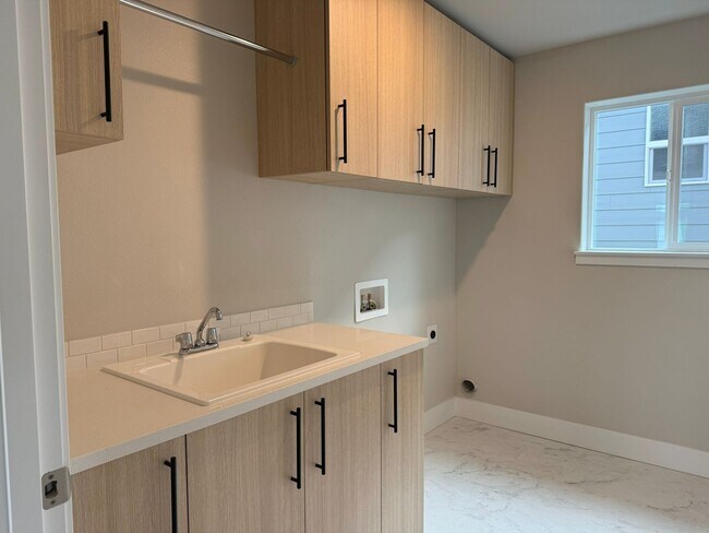 Building Photo - Beautiful Three Bedroom New Construction Home For Rent