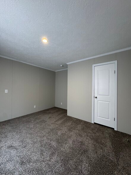 Building Photo - 2340 Maple Dr