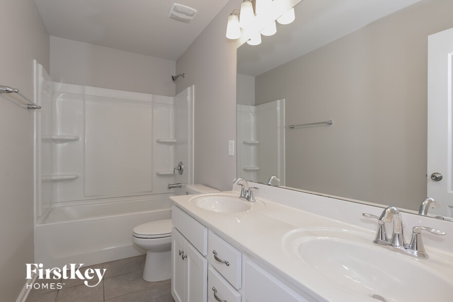 Building Photo - 16021 Pela Croix Dr