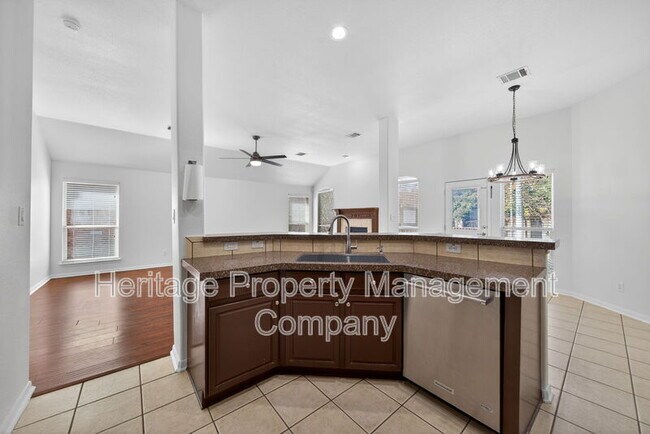 Building Photo - 1115 Willow Knoll