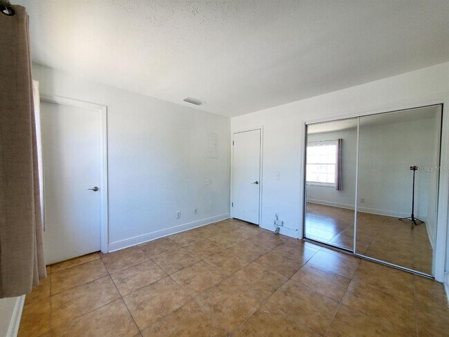 Building Photo - 13832 Orange Sunset Dr