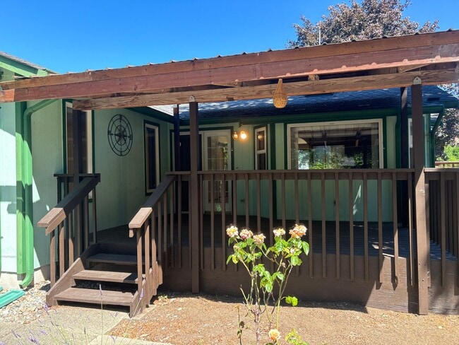 Building Photo - 3233 Jeri Dr NE