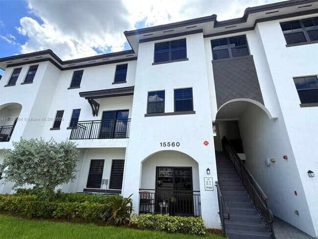 Primary Photo - 15560 SW 136th St