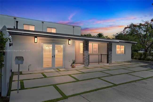 Primary Photo - 1020 SW 4th Ave