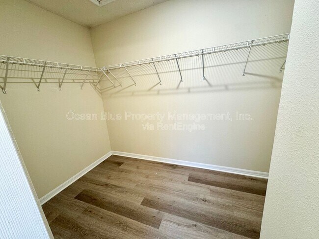 Building Photo - 3006 Summer House Dr